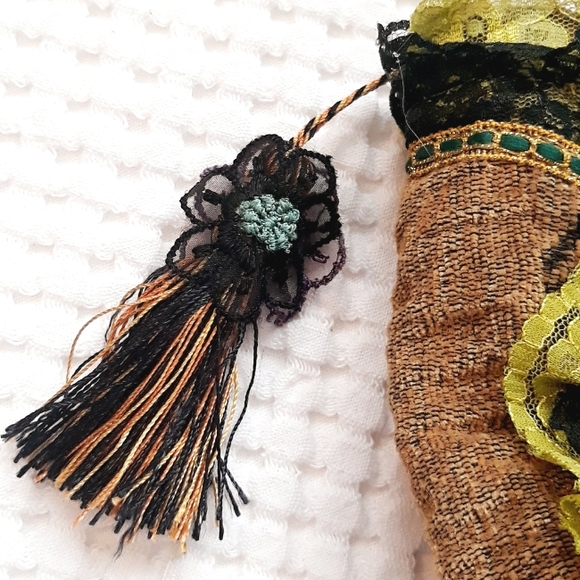 Whimsical Coquette Floral Ruffle Tapestry Bag - Teardrop Shape Bag - Picture 8 of 13